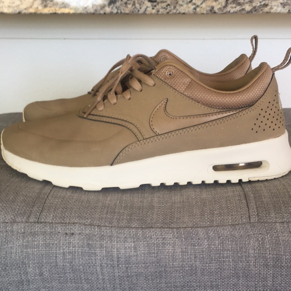Nike tennis shoes